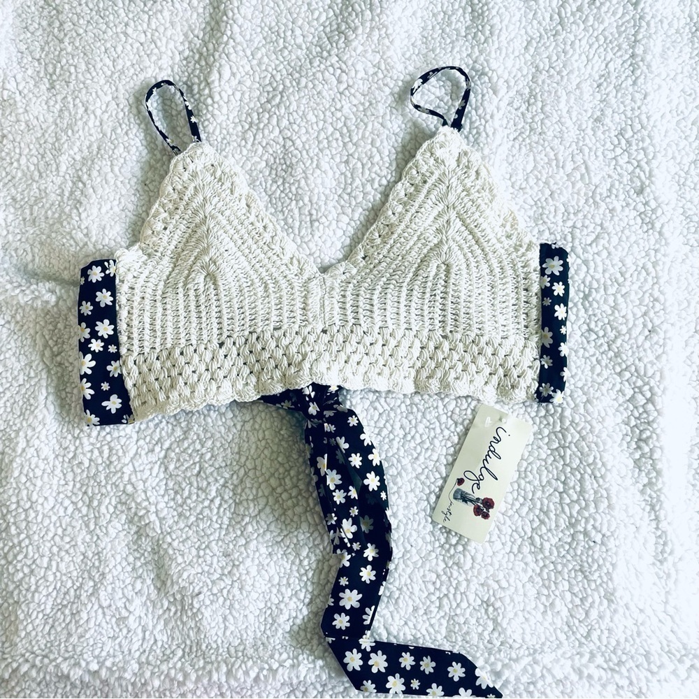 NWT Indulge in Style White Crochet Summer Beach Crop Floral Halter Top - Size L